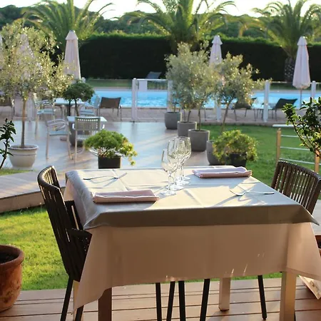 Les Lentisques 호텔 3*